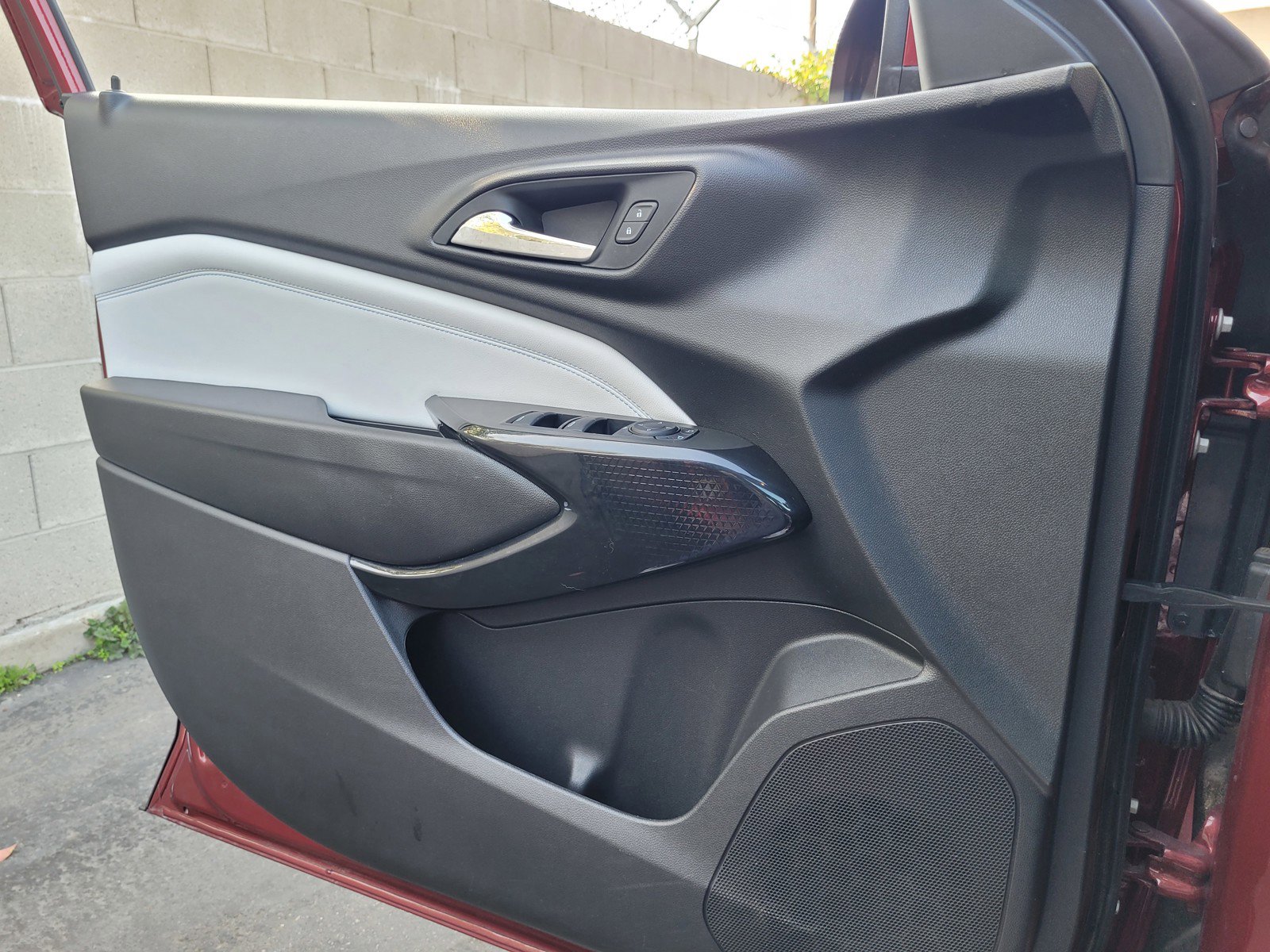 Used 2025 Chevrolet Trax LT w/ LT Convenience Package image 25