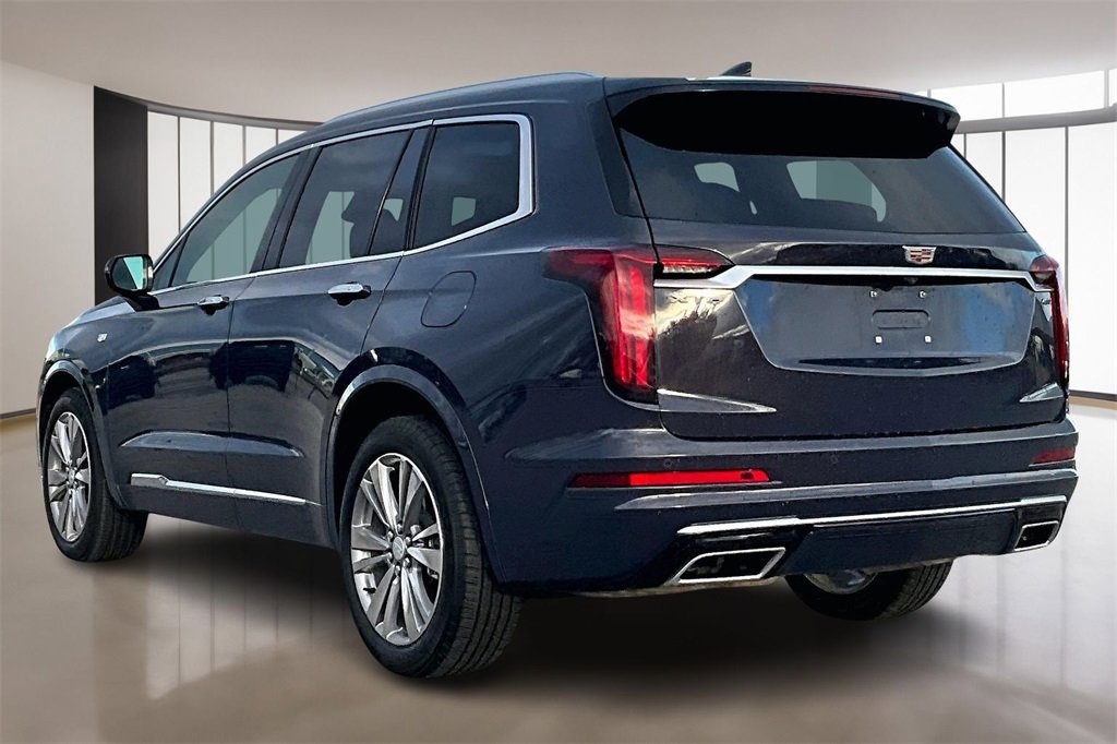 Used 2025 Cadillac XT6 Premium Luxury image 12