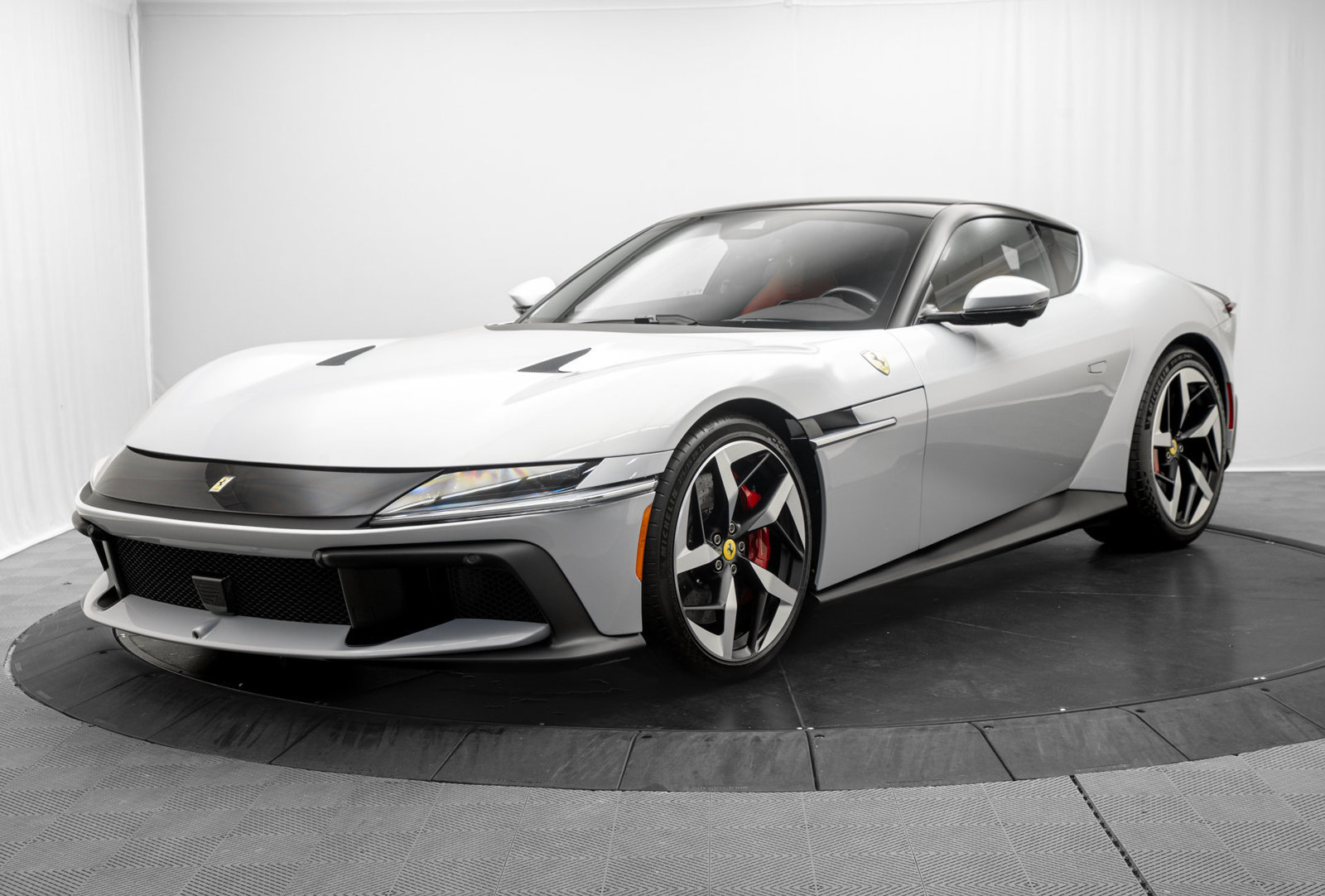 Used 2025 Ferrari 12Cilindri RWD image 3
