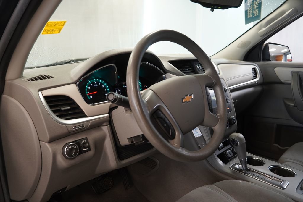 Used 2017 Chevrolet Traverse LS FWD image 5