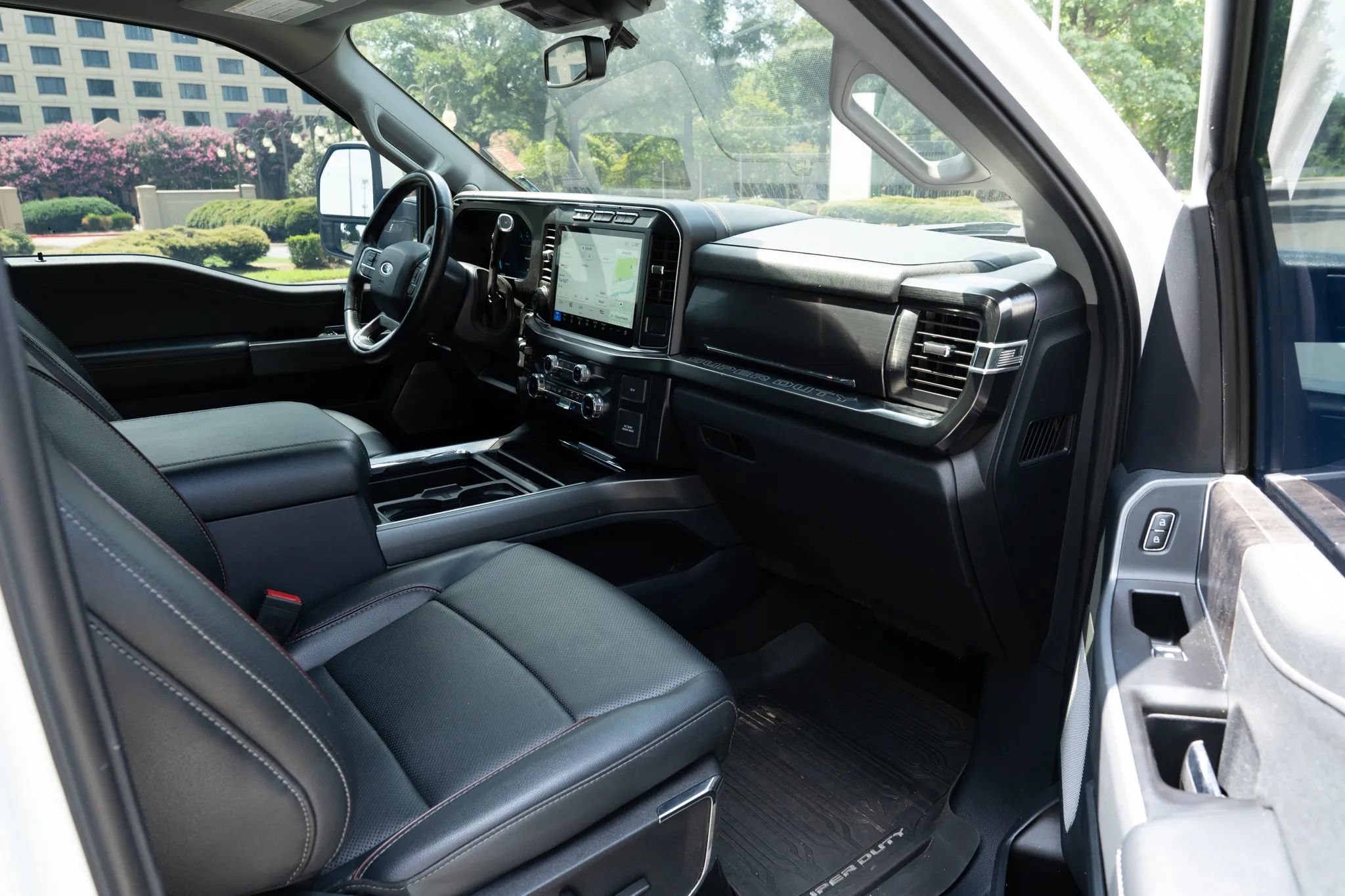 Used 2023 Ford F250 Lariat w/ Lariat Ultimate Package AWD/4WD image 17