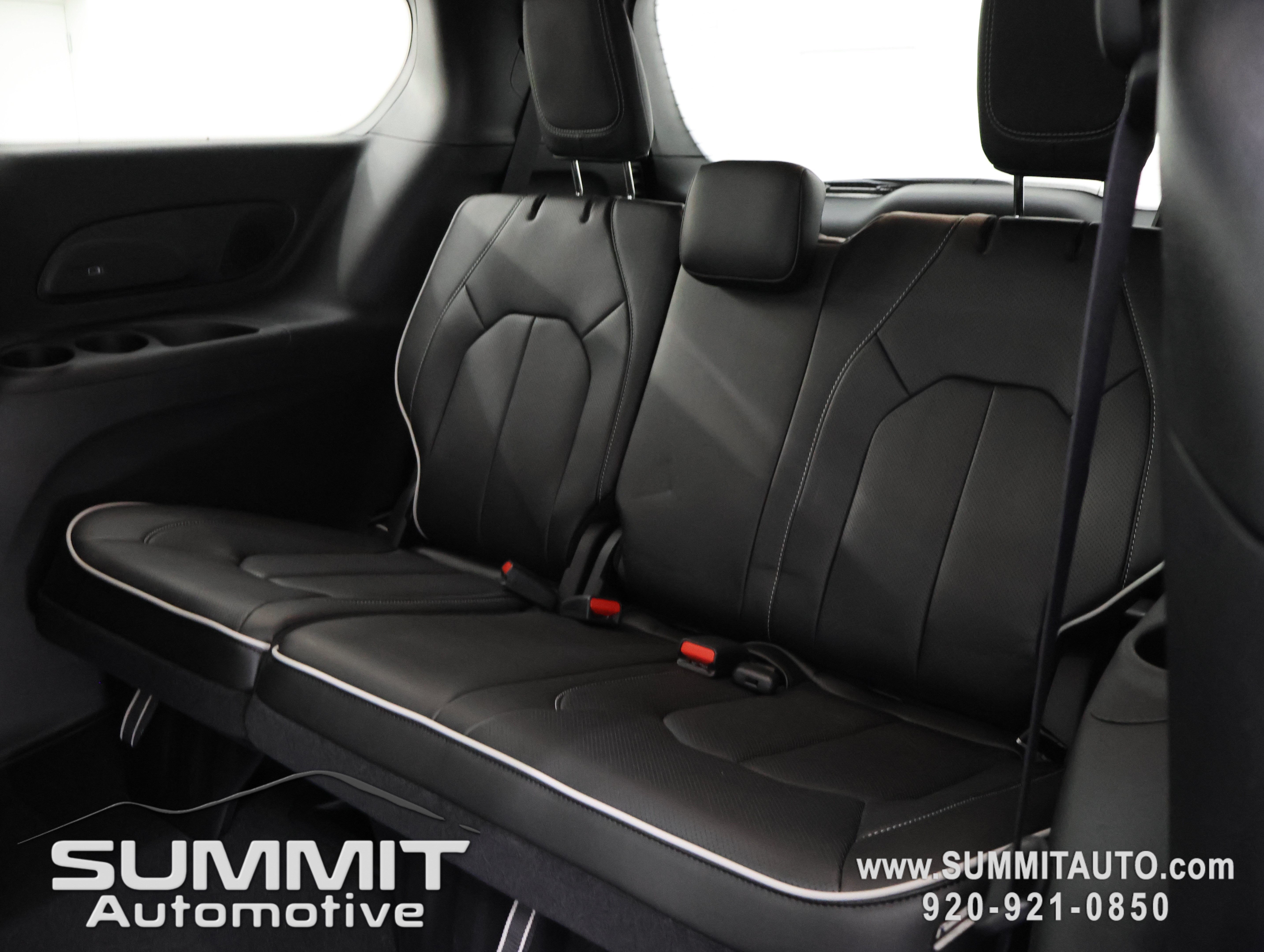 New 2027 Chrysler Pacifica Limited AWD/4WD image 10