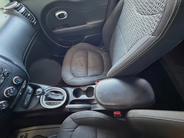 Used 2016 Kia Soul + FWD image 10