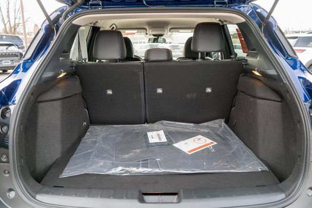Certified 2025 Nissan Kicks SR image 11