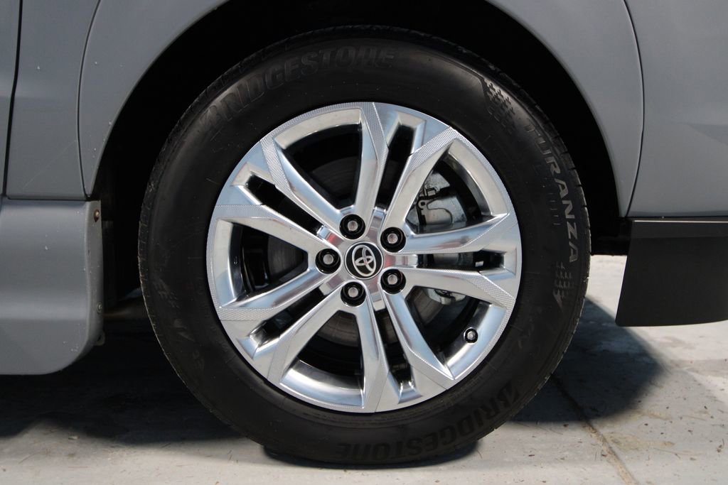 Used 2023 Toyota Sienna XSE image 38