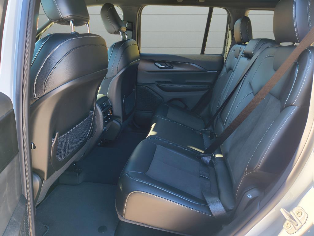 New 2025 Jeep Grand Cherokee Altitude image 25