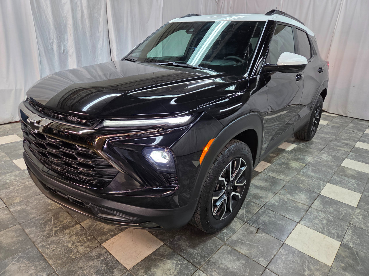 Used 2025 Chevrolet TrailBlazer ACTIV w/ Convenience Package image 2