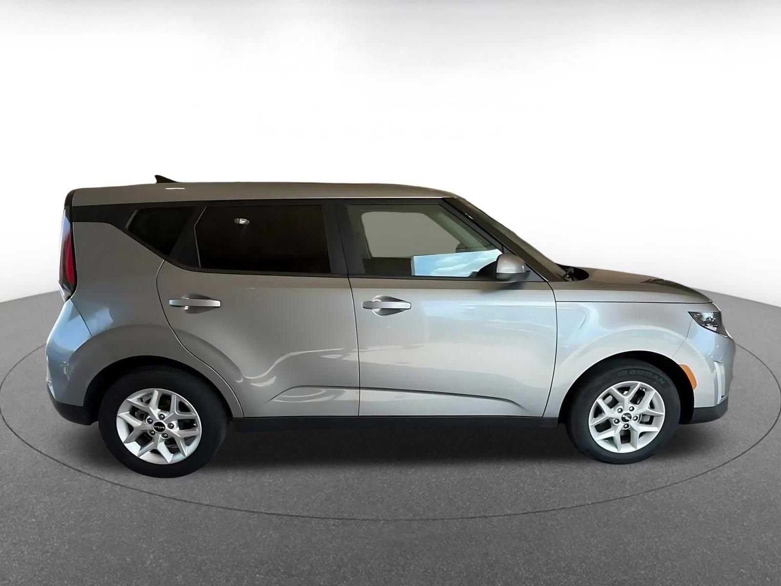 Used 2025 Kia Soul LX w/ LX Technology Package image 16