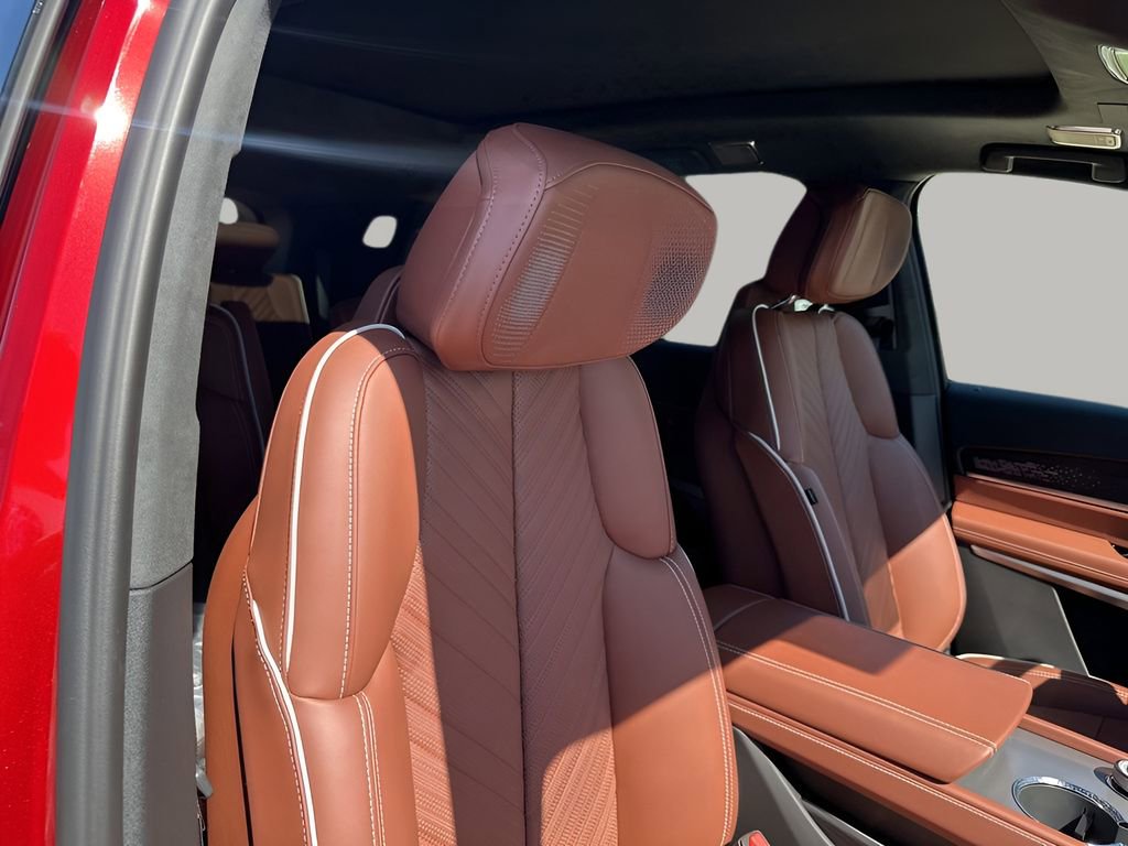 New 2026 Cadillac Vistiq Platinum w/ LPO, Floor Liner Package image 16