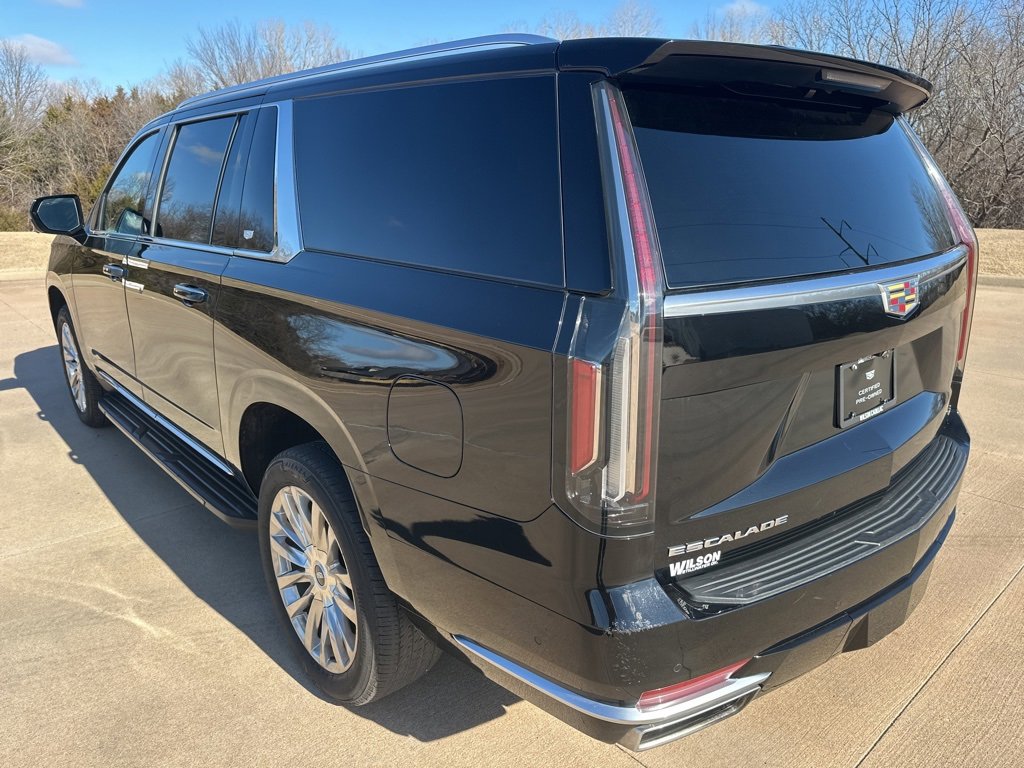 Used 2023 Cadillac Escalade ESV Premium Luxury image 3