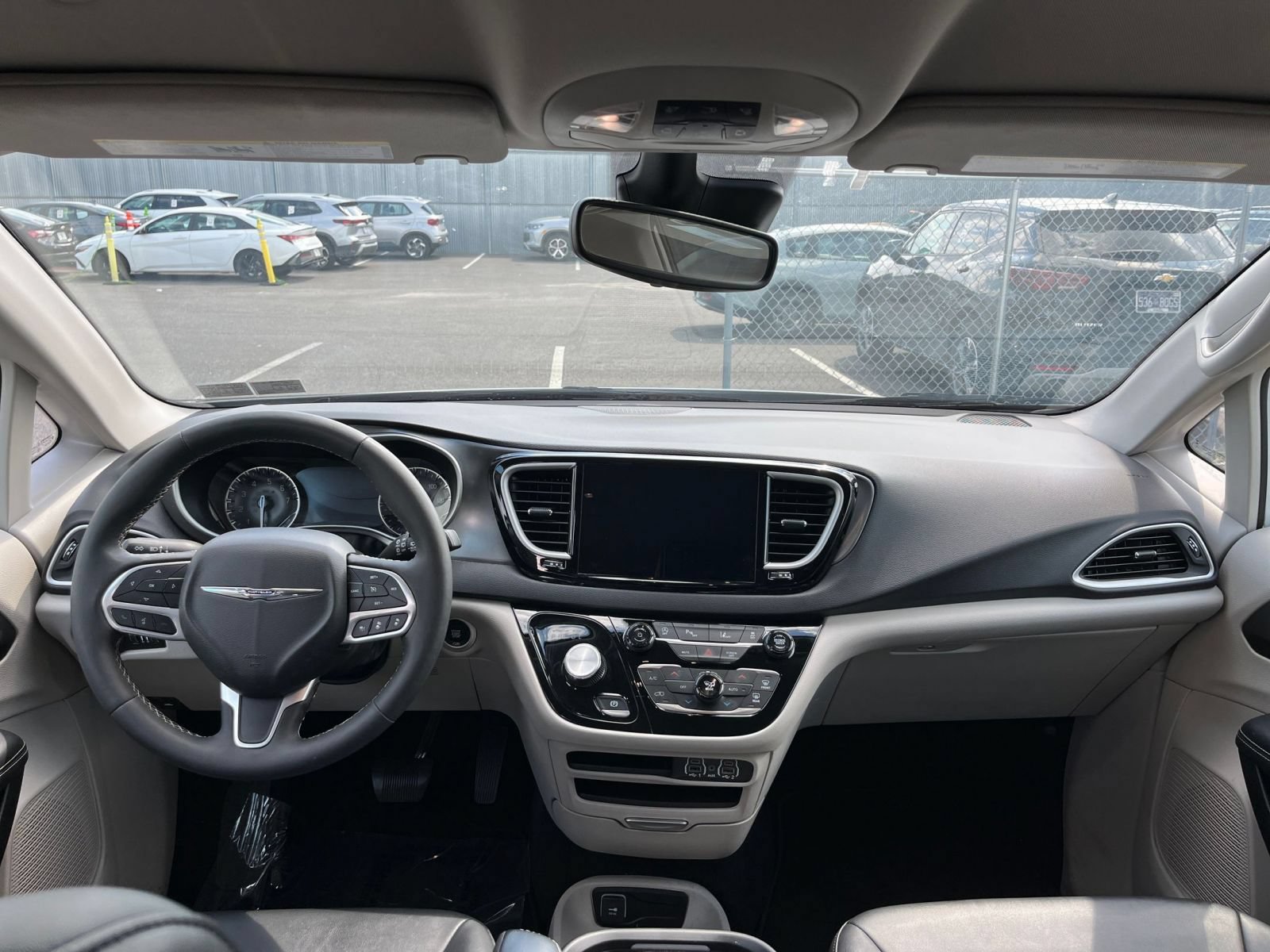 Used 2024 Chrysler Pacifica Touring-L FWD image 35