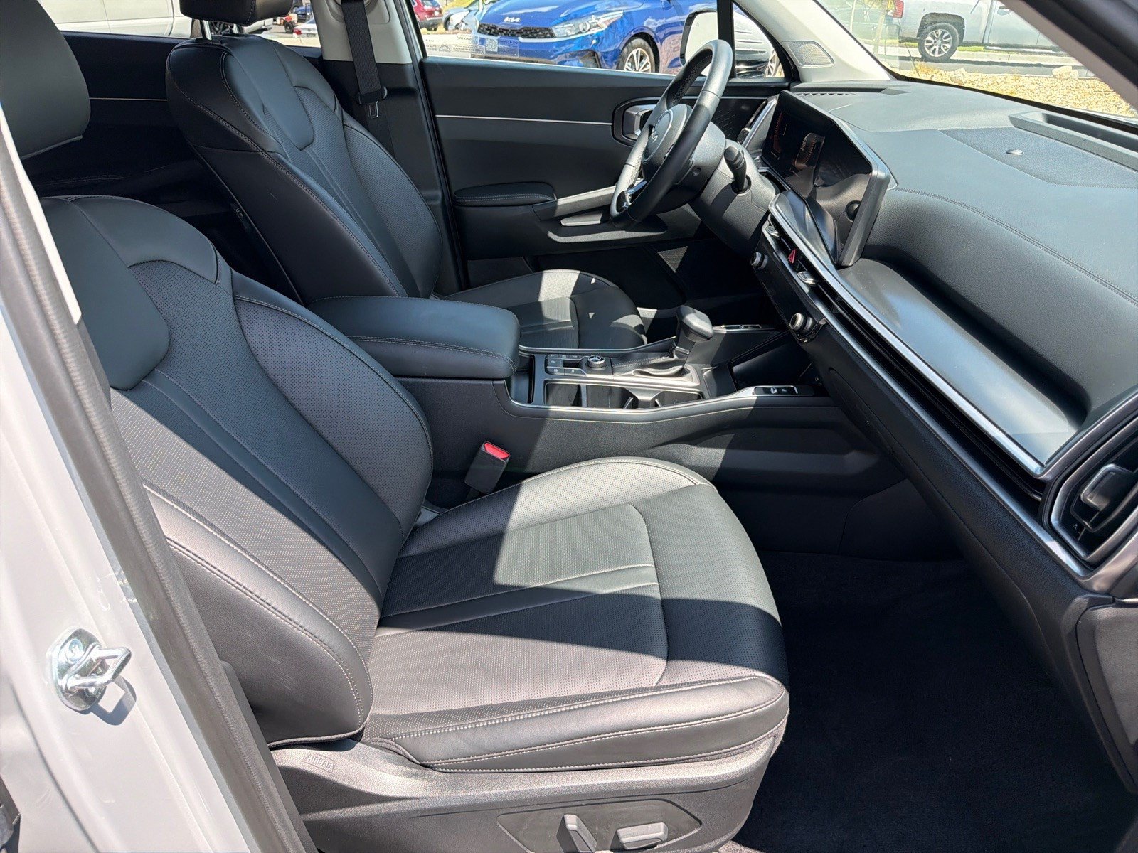 Certified 2025 Kia Sorento EX w/ Panoramic Sunroof Package FWD image 13