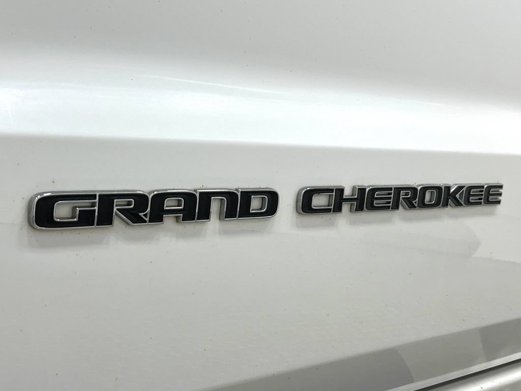 Used 2018 Jeep Grand Cherokee Overland AWD/4WD image 41