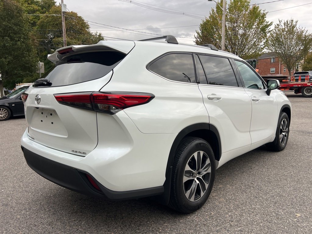 Used 2022 Toyota Highlander XLE image 5