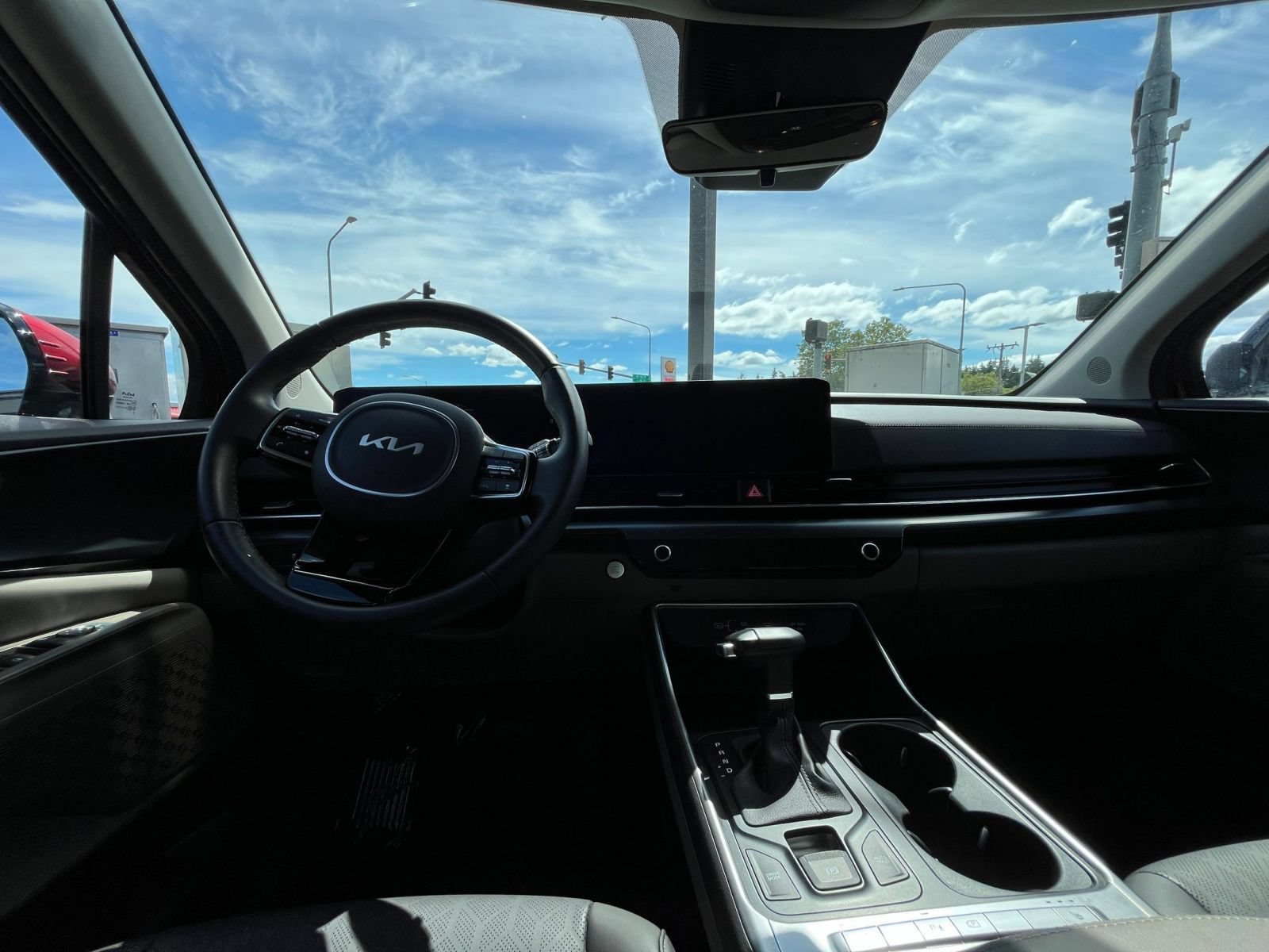 Used 2026 Kia Carnival FWD image 36
