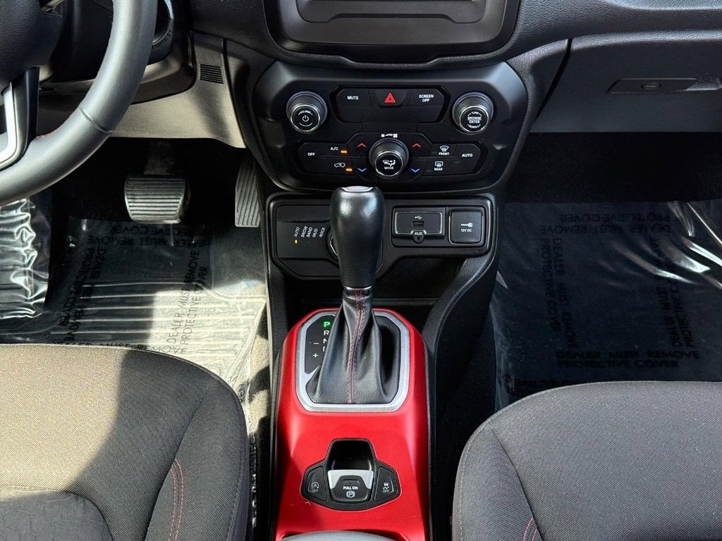 Certified 2020 Jeep Renegade Trailhawk AWD/4WD image 10
