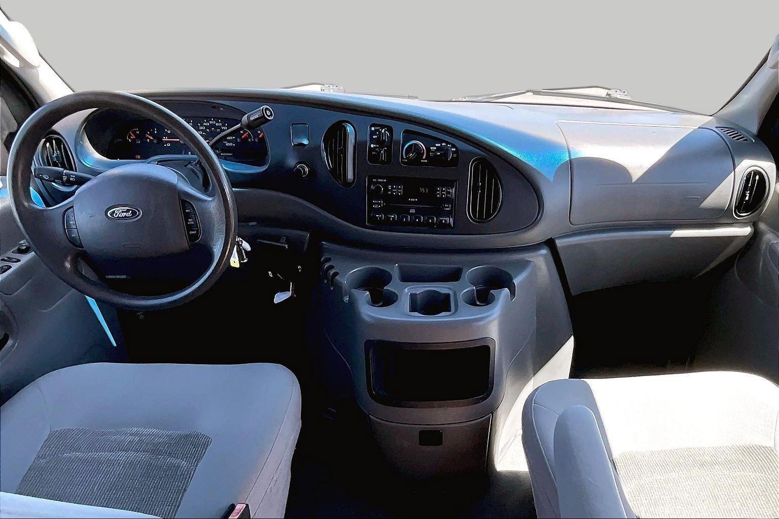 Used 2005 Ford E-350 and Econoline 350 XL RWD image 14