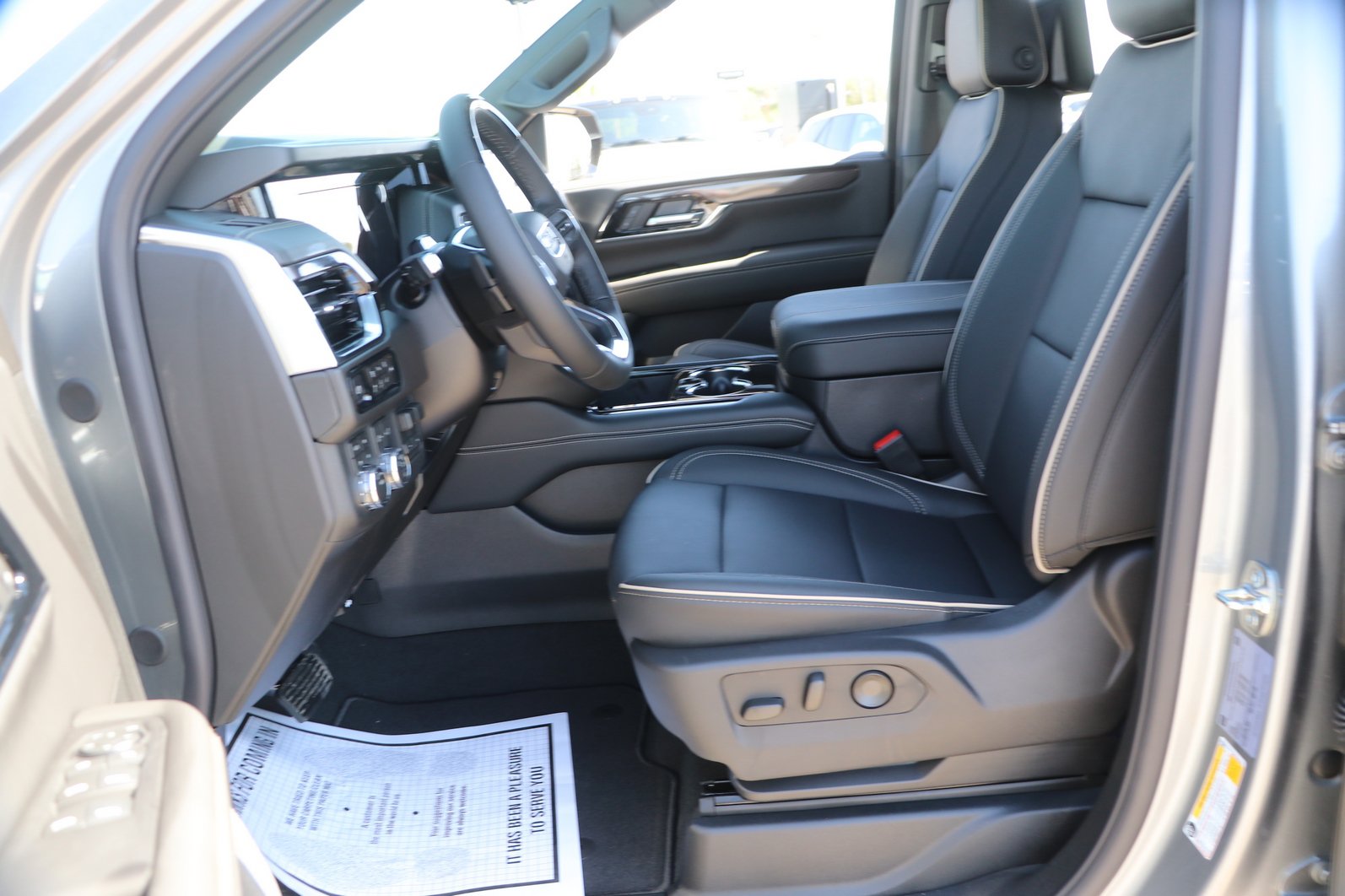 New 2026 GMC Yukon XL Elevation w/ Elevation Premium Package AWD/4WD image 13
