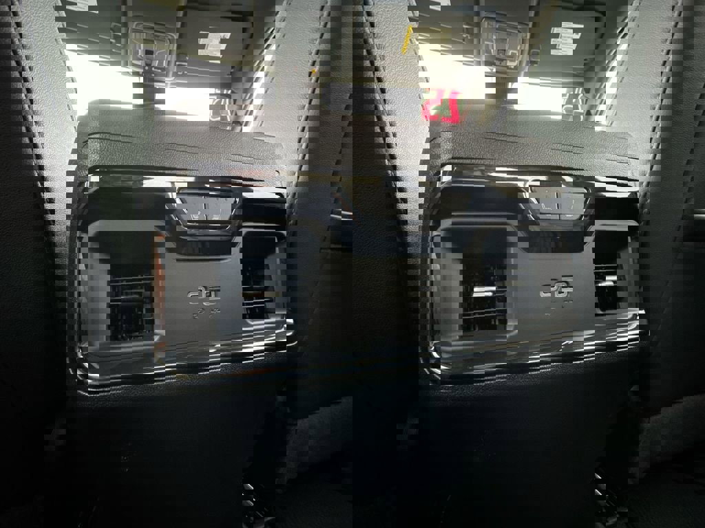 Used 2025 GMC Sierra 2500 AT4 image 21