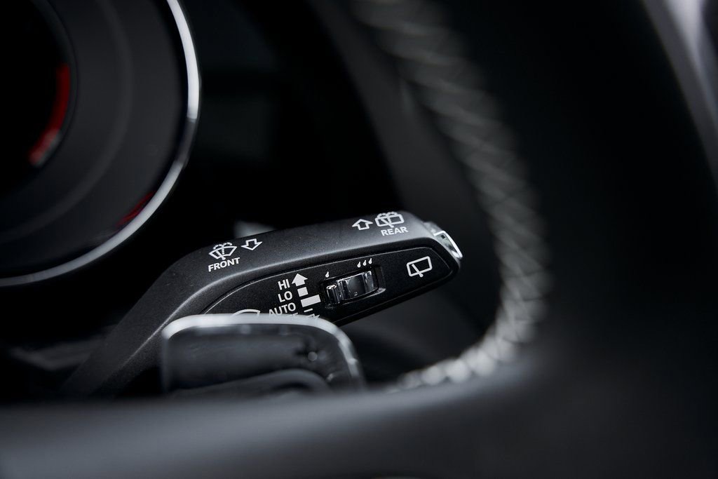 Used 2023 Bentley Bentayga Extended Wheelbase AWD/4WD image 65