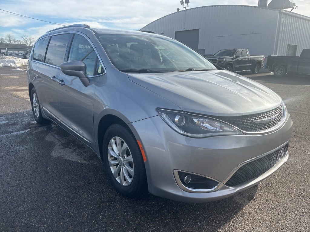 Used 2018 Chrysler Pacifica Touring-L image 7