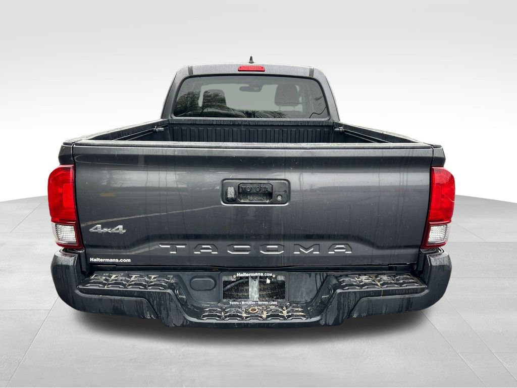 Used 2022 Toyota Tacoma SR AWD/4WD image 4
