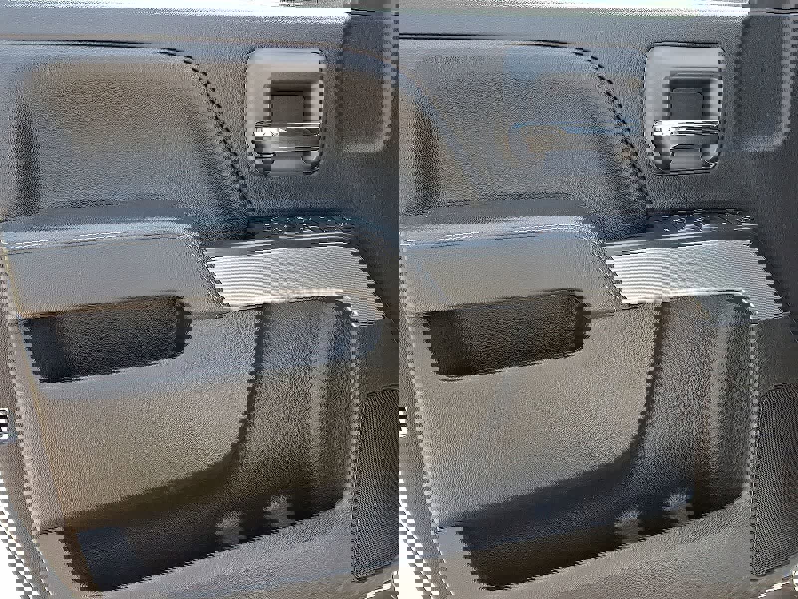 Used 2016 Chevrolet Silverado 2500 LT w/ LT Convenience Package image 25