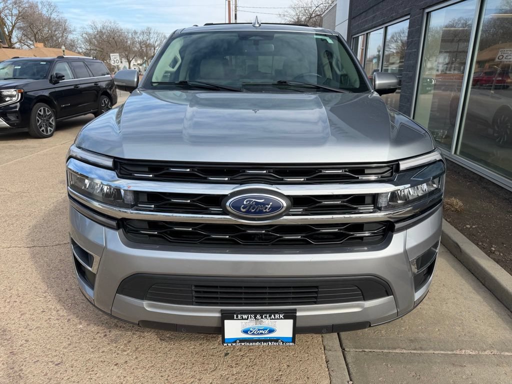 Used 2024 Ford Expedition Limited AWD/4WD image 2