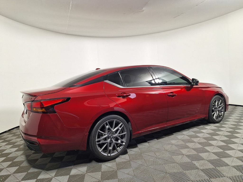 Used 2024 Nissan Altima 2.0 SR FWD image 5