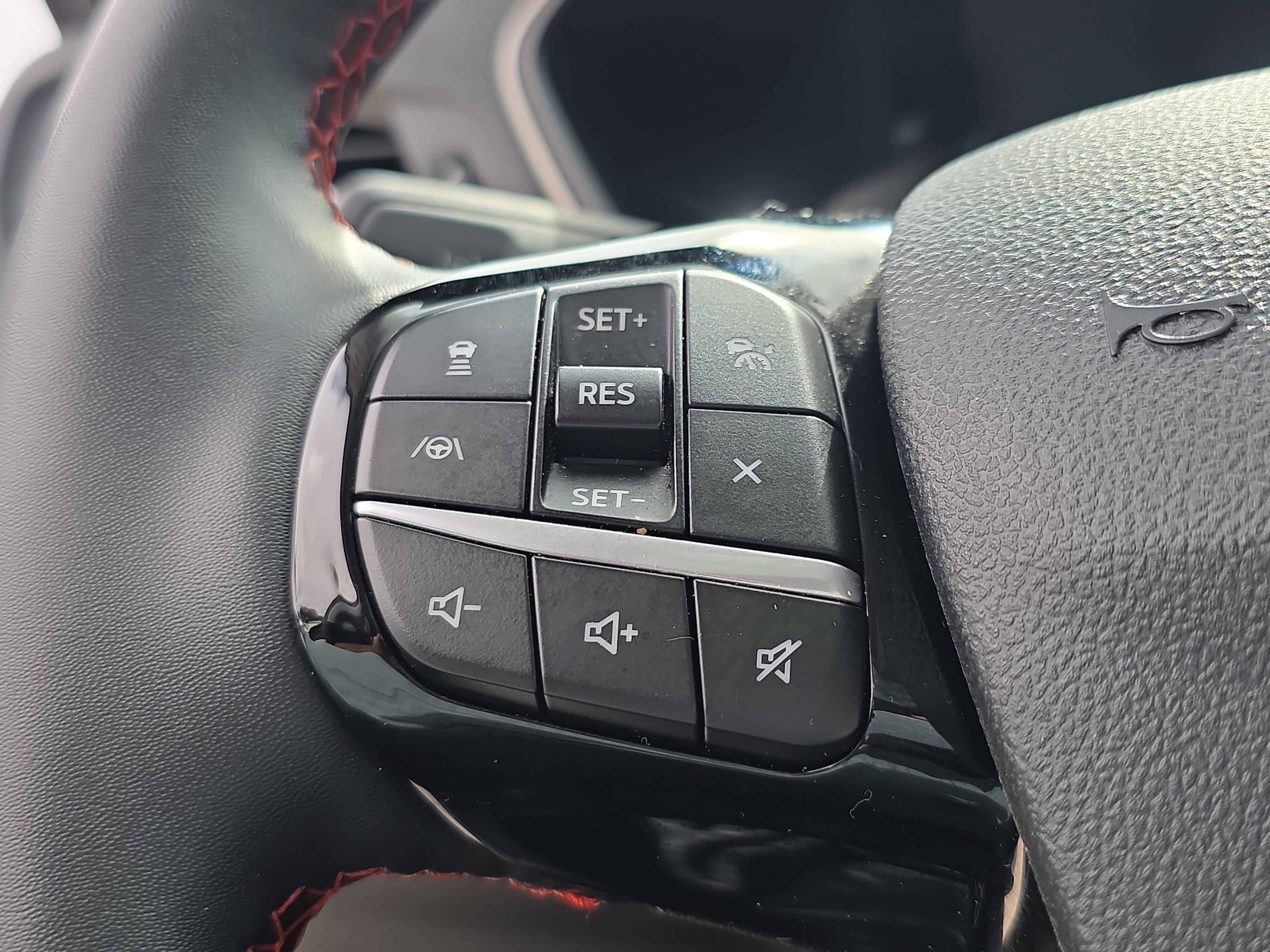 Used 2022 Ford Escape SEL w/ SEL Stealth AWD Package image 28
