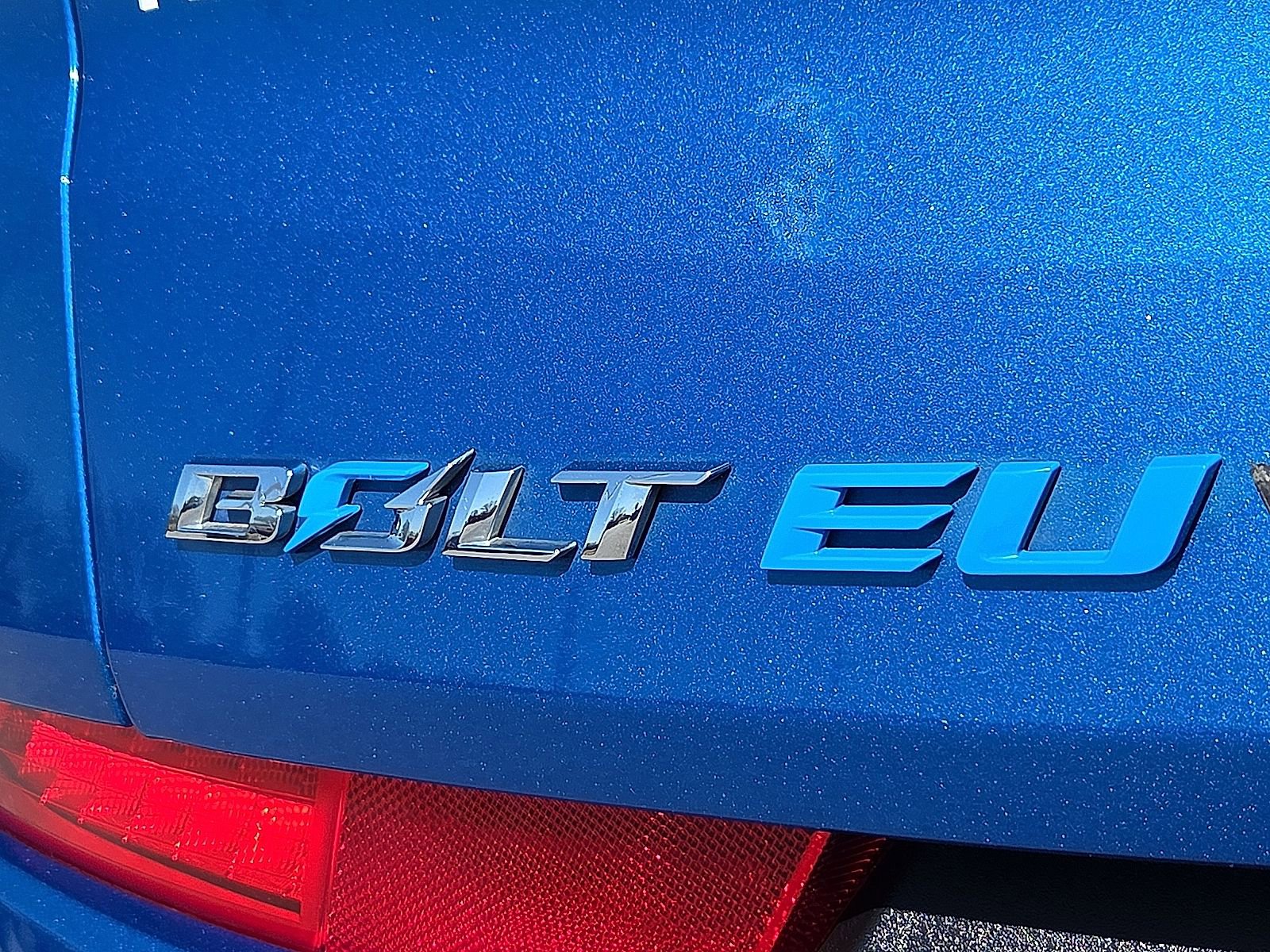 Used 2022 Chevrolet Bolt EUV Premier w/ Sun & Sound Package FWD image 9