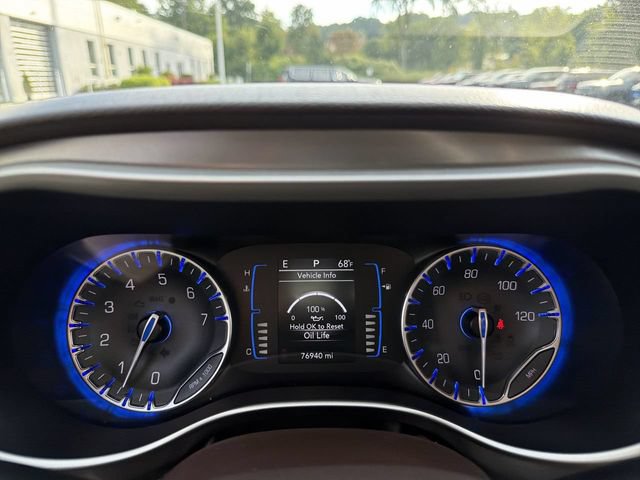 Used 2017 Chrysler Pacifica Touring w/ Tire & Wheel Group FWD image 19