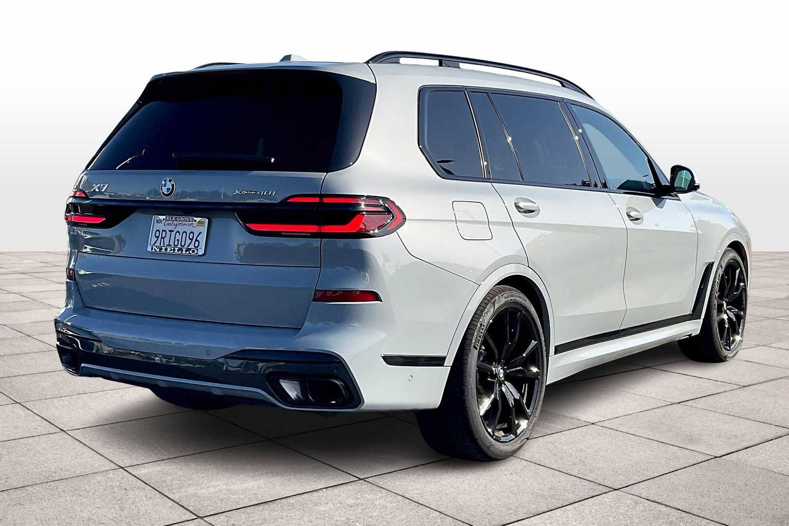 Used 2025 BMW X7 xDrive40i w/ M Sport Package image 16
