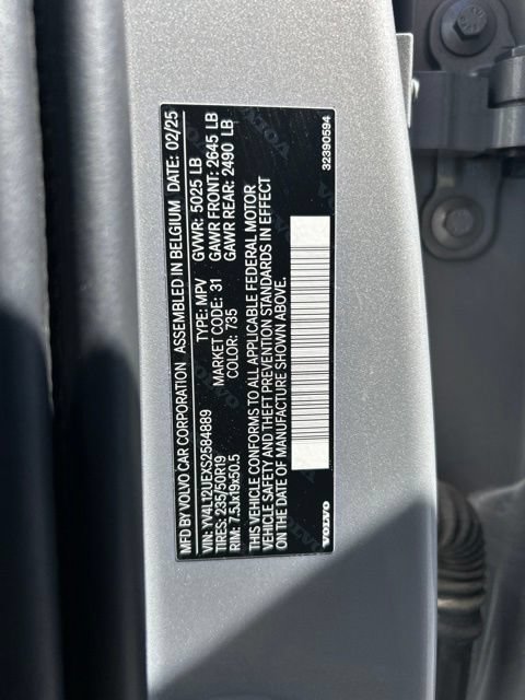 Certified 2025 Volvo XC40 B5 Plus AWD/4WD image 32