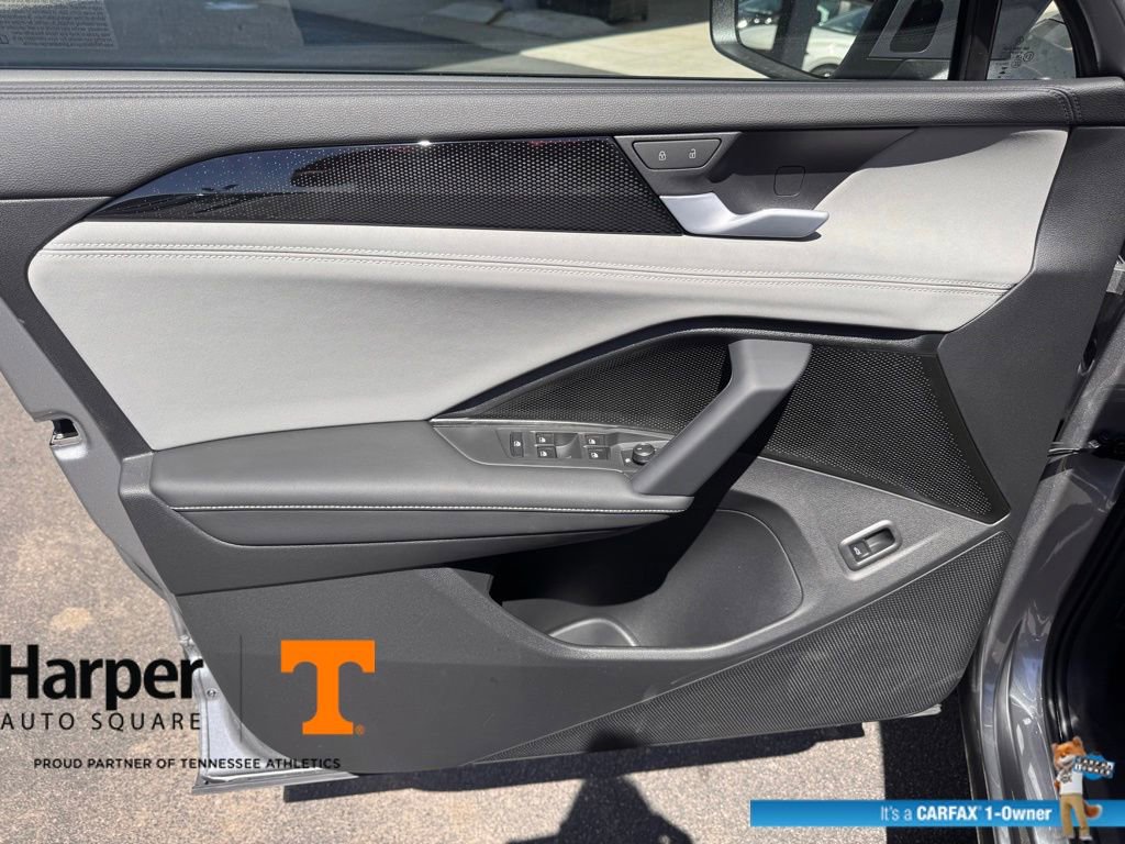 Used 2026 Volkswagen Tiguan SE FWD image 17
