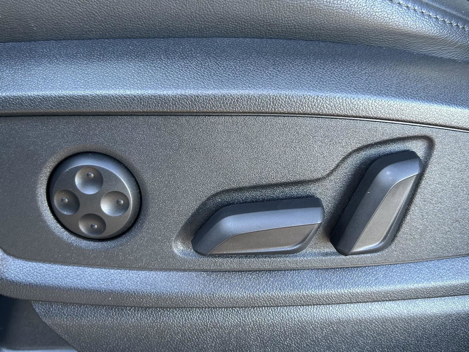 Used 2024 Audi Q5 2.0T Premium image 16