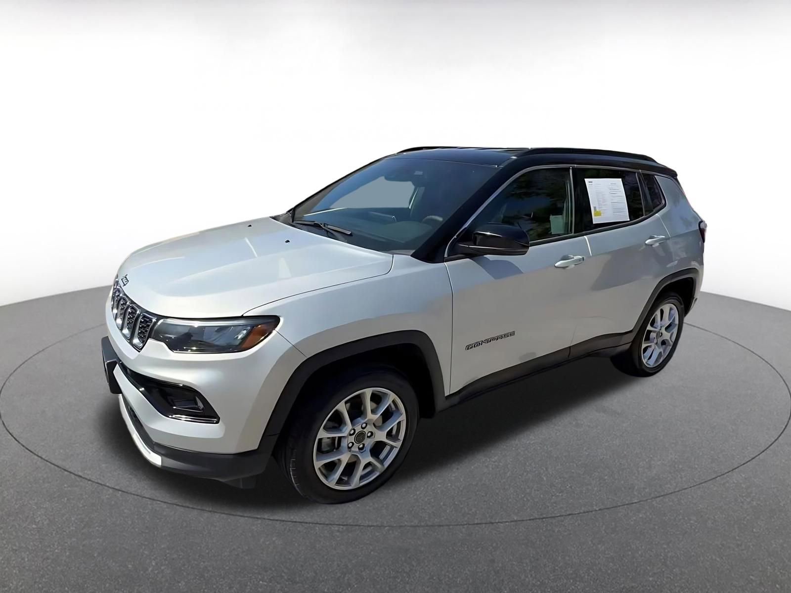 Used 2025 Jeep Compass Limited AWD/4WD image 8