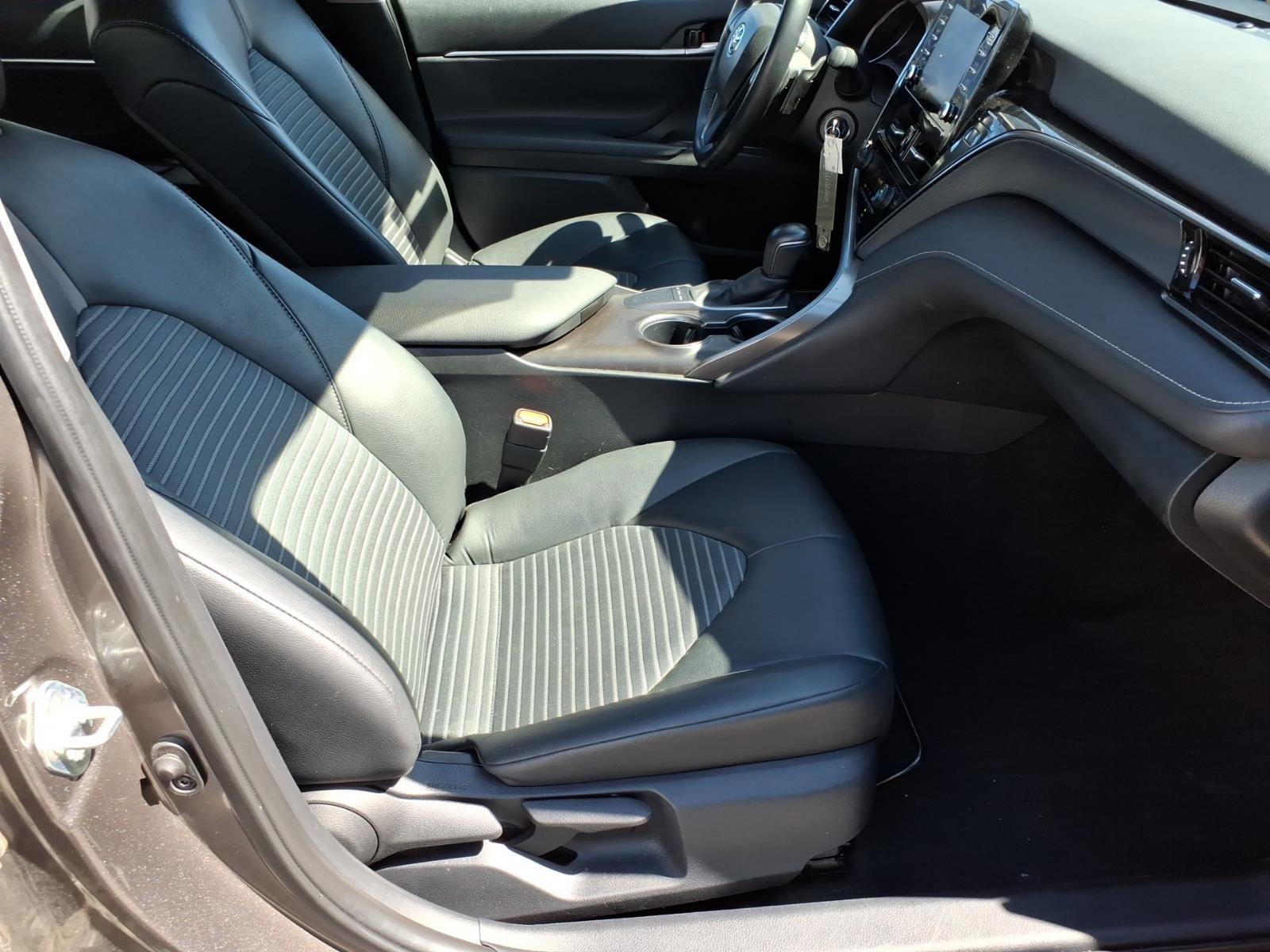 Used 2024 Toyota Camry SE image 7