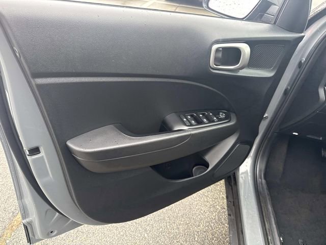 Certified 2021 Hyundai Venue SEL w/ Premium Package image 17