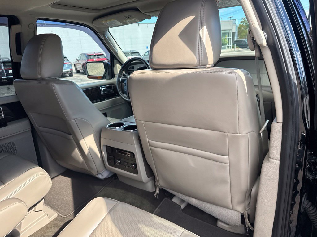 Used 2016 Lincoln Navigator Select AWD/4WD image 19