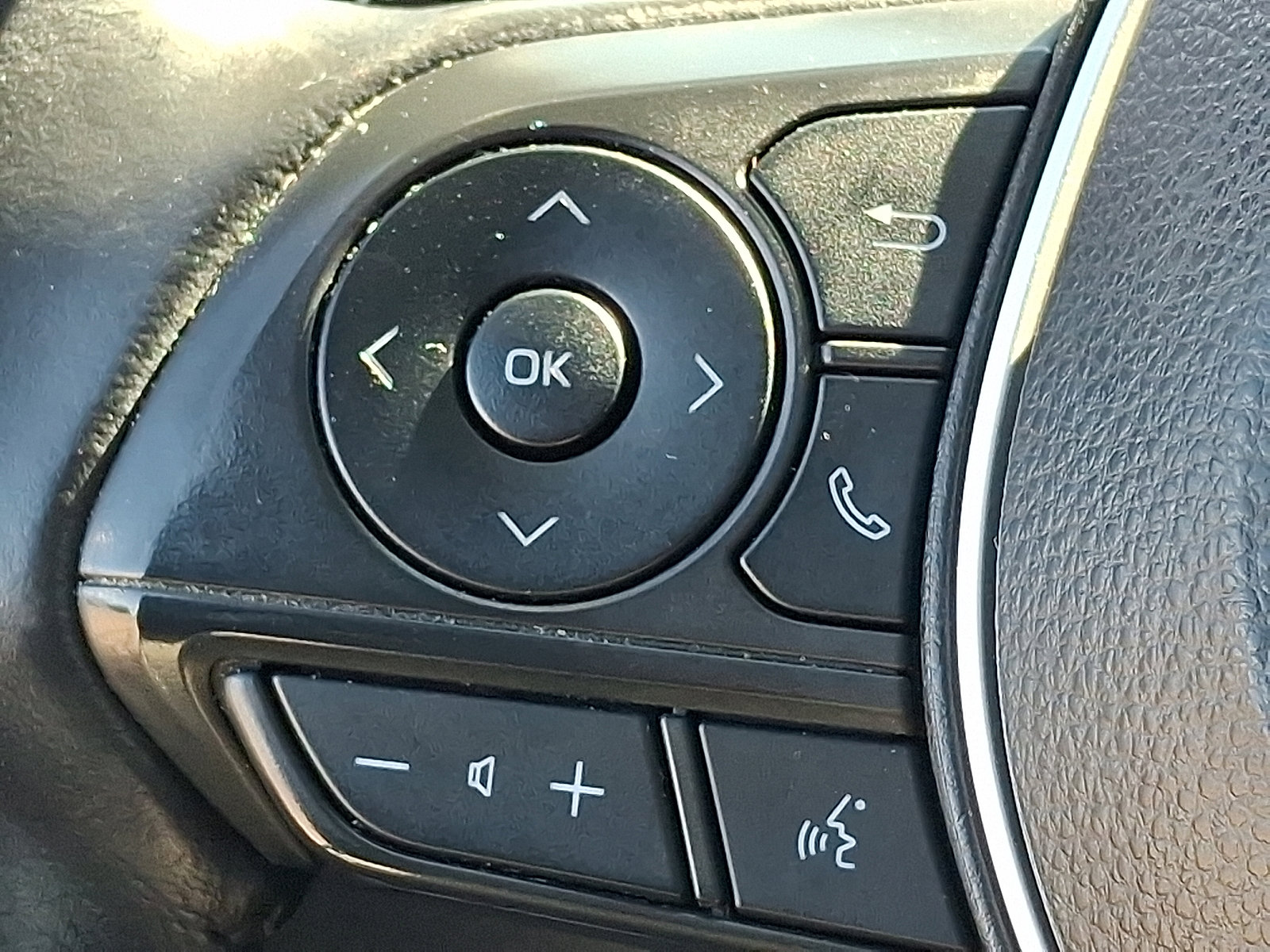 Certified 2022 Toyota Corolla Cross XLE image 22