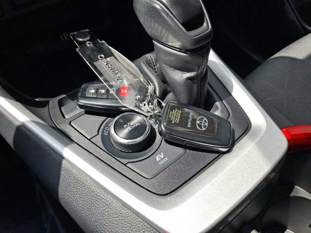 Used 2024 Toyota RAV4 XLE w/ Convenience Package image 24