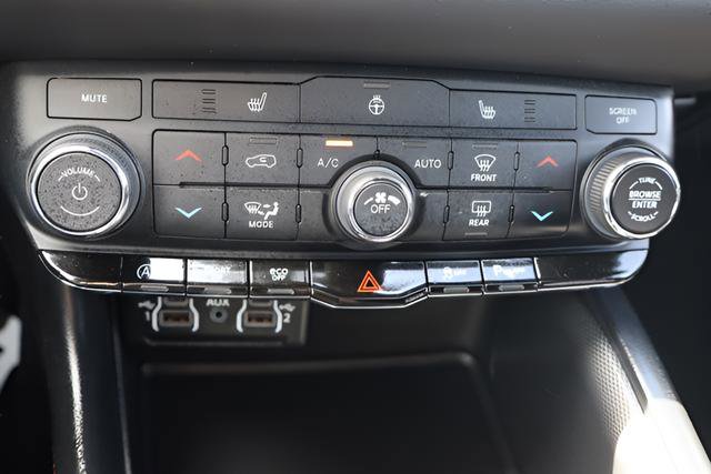 Used 2025 Dodge Durango GT AWD/4WD image 13