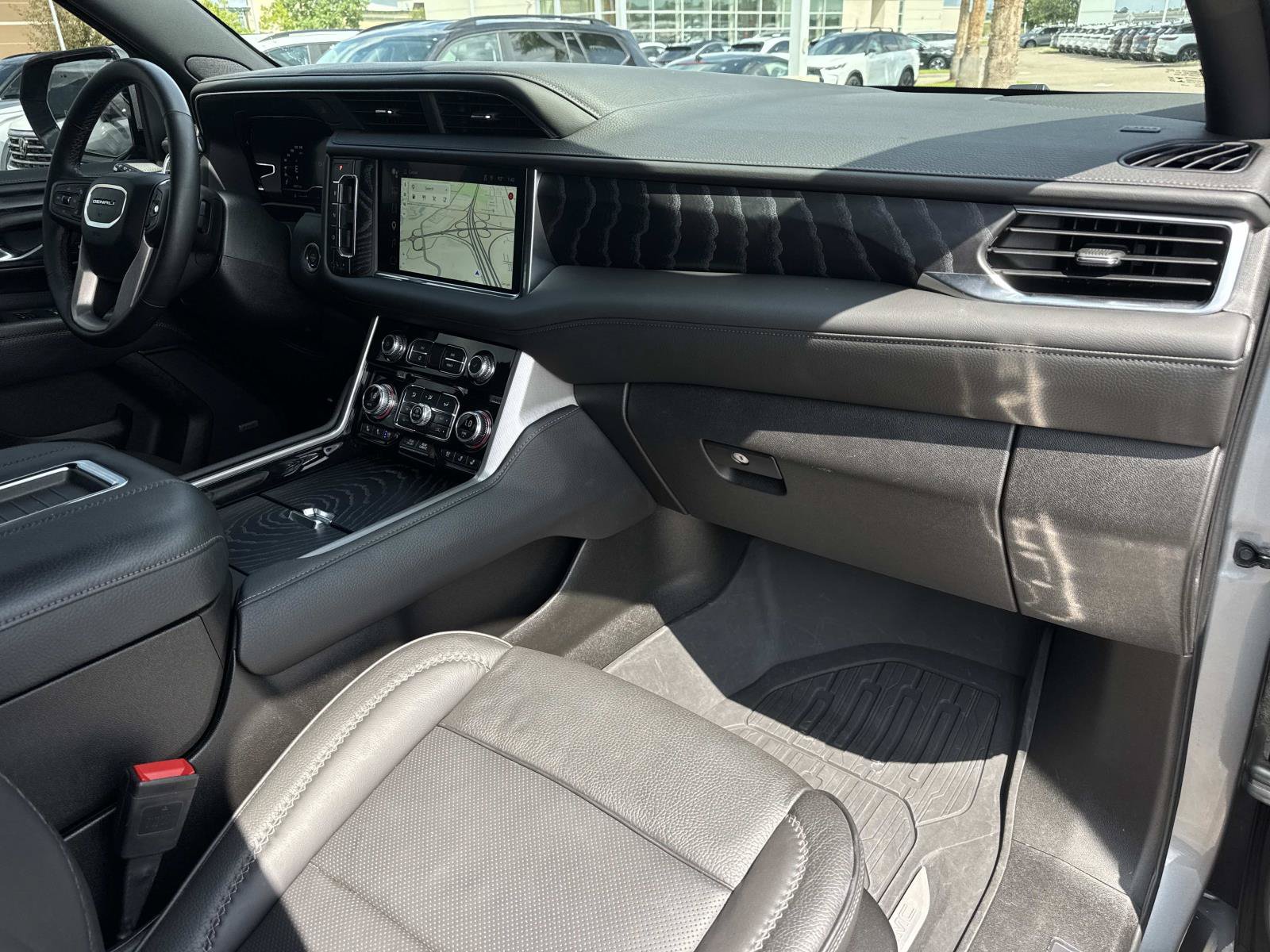 Used 2023 GMC Yukon XL Denali AWD/4WD image 13