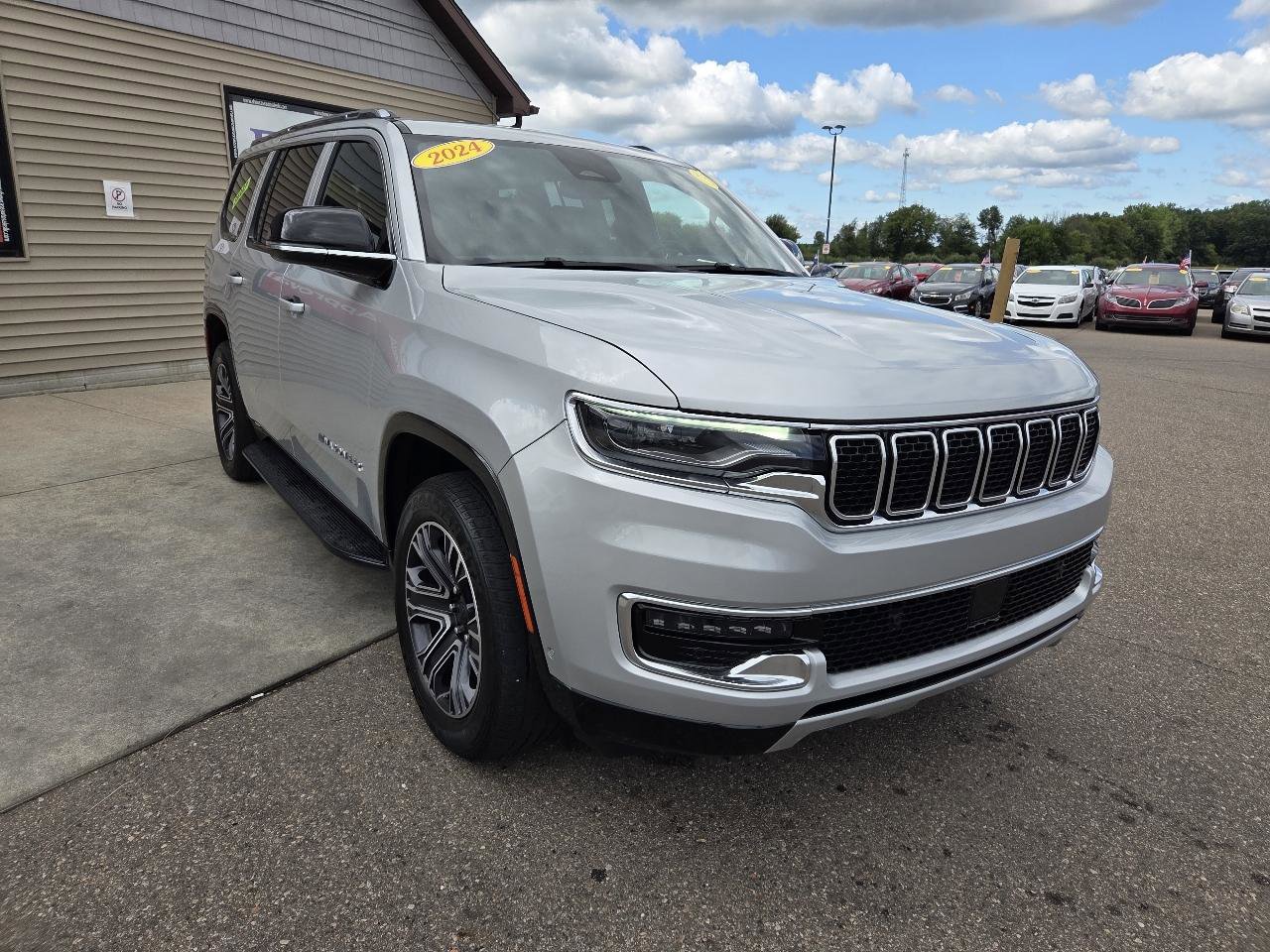 Used 2024 Jeep Wagoneer Series II w/ Flexible Seating Group AWD/4WD image 3