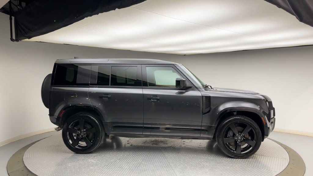 Used 2025 Land Rover Defender 110 X-Dynamic SE AWD/4WD image 9