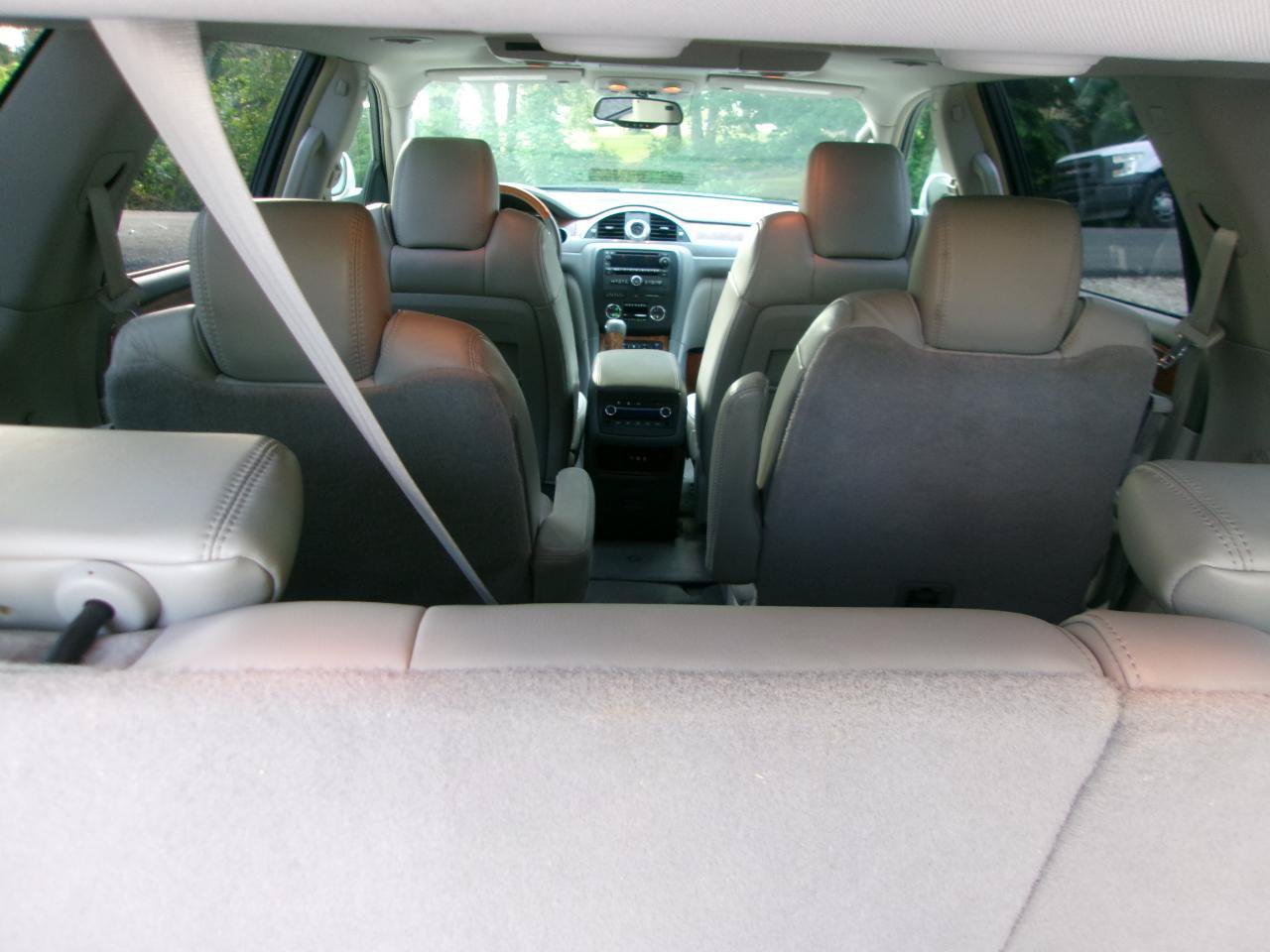 Used 2008 Buick Enclave CXL w/ Entertainment Package #2 FWD image 19