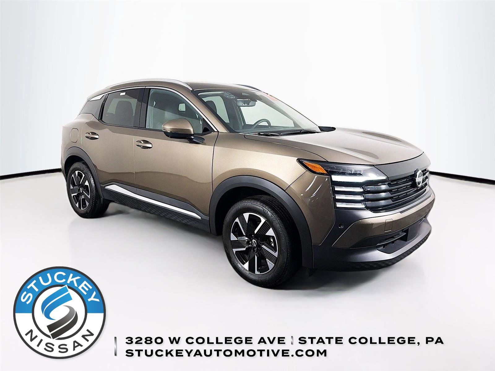 Used 2025 Nissan Kicks SR w/ Illumination Package AWD/4WD image 1