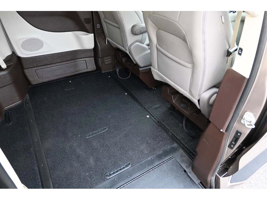 Used 2017 Chrysler Pacifica Touring FWD image 19
