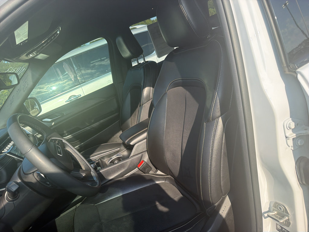 Used 2024 Jeep Grand Cherokee Altitude RWD image 11